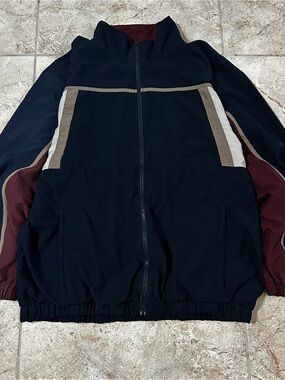 90s vintage Roundtree & Yorke Sport windbreaker jacket in size XL.